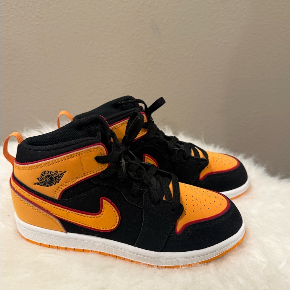 Colorful Sneaker Collection - Picture 16 of 16
